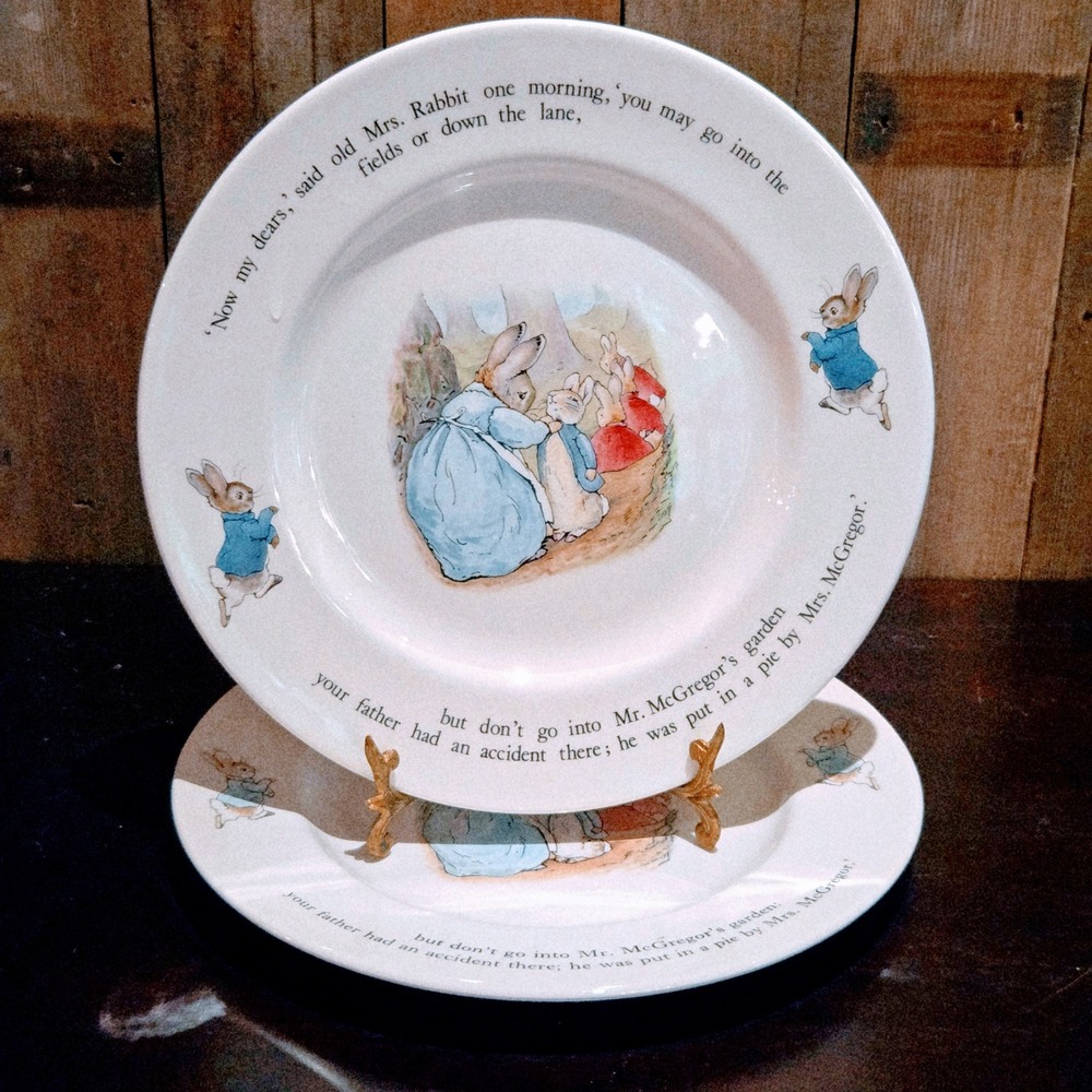 Wedgwood Peter Rabbit Dinner Plate Beatrix Potter Made in England 10 In child